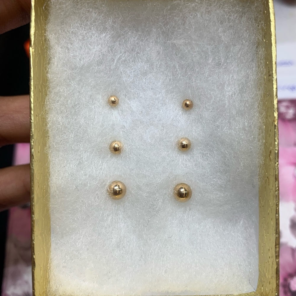 GENUINE 10K YELLOW GOLD BALL STUDS - Picture 1 of 2